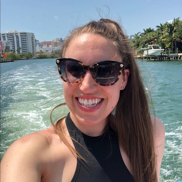 Meet your Posher, Laura - Picture 1 of 1